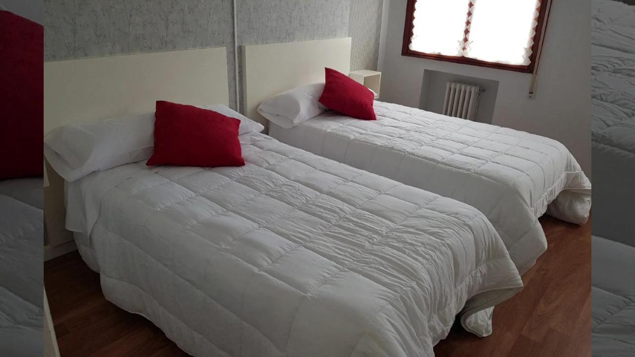 Apartamentos Halcon Ribadeo Exterior foto